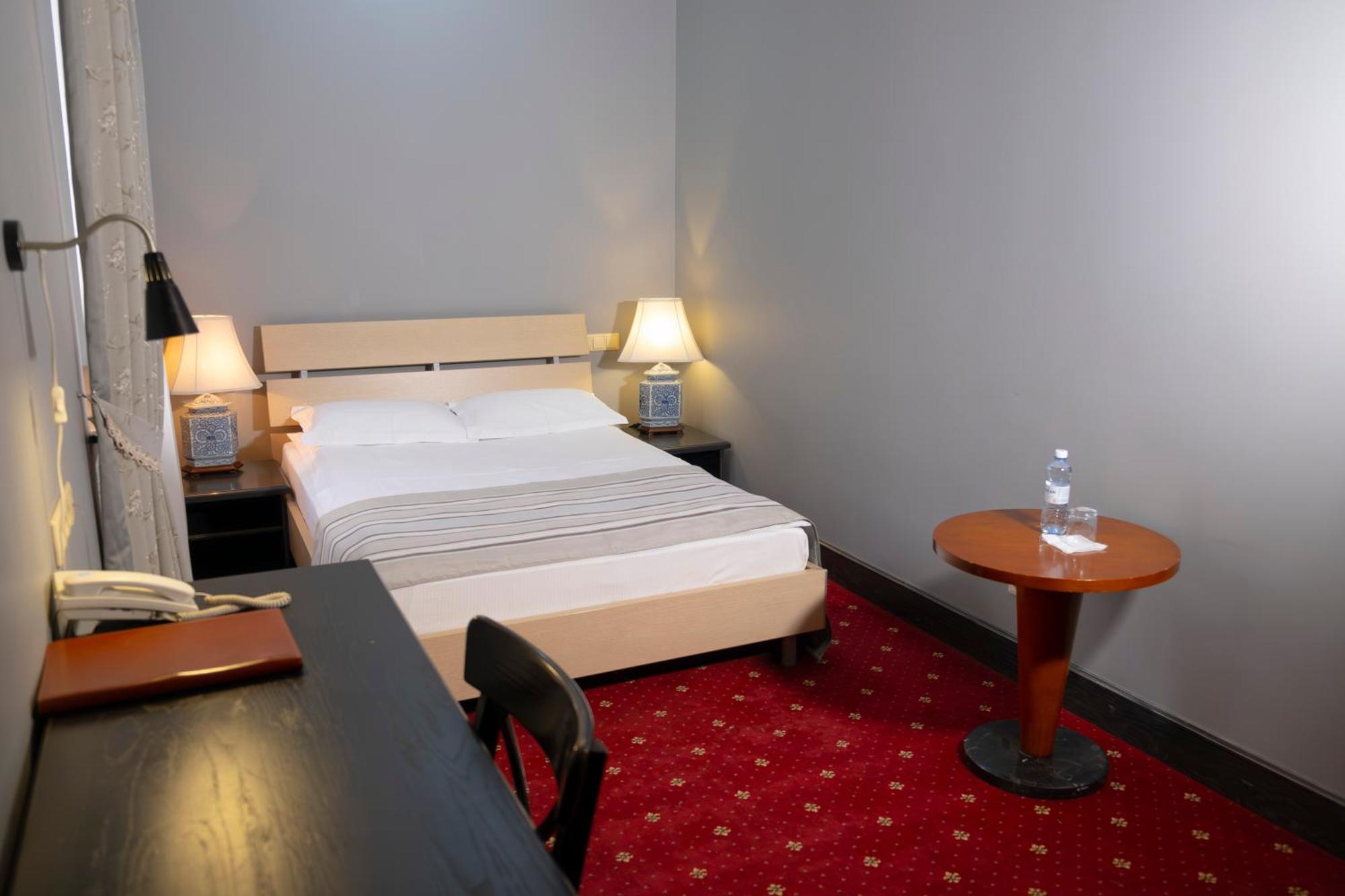 Plaza Hotel Köksjetau Exteriör bild