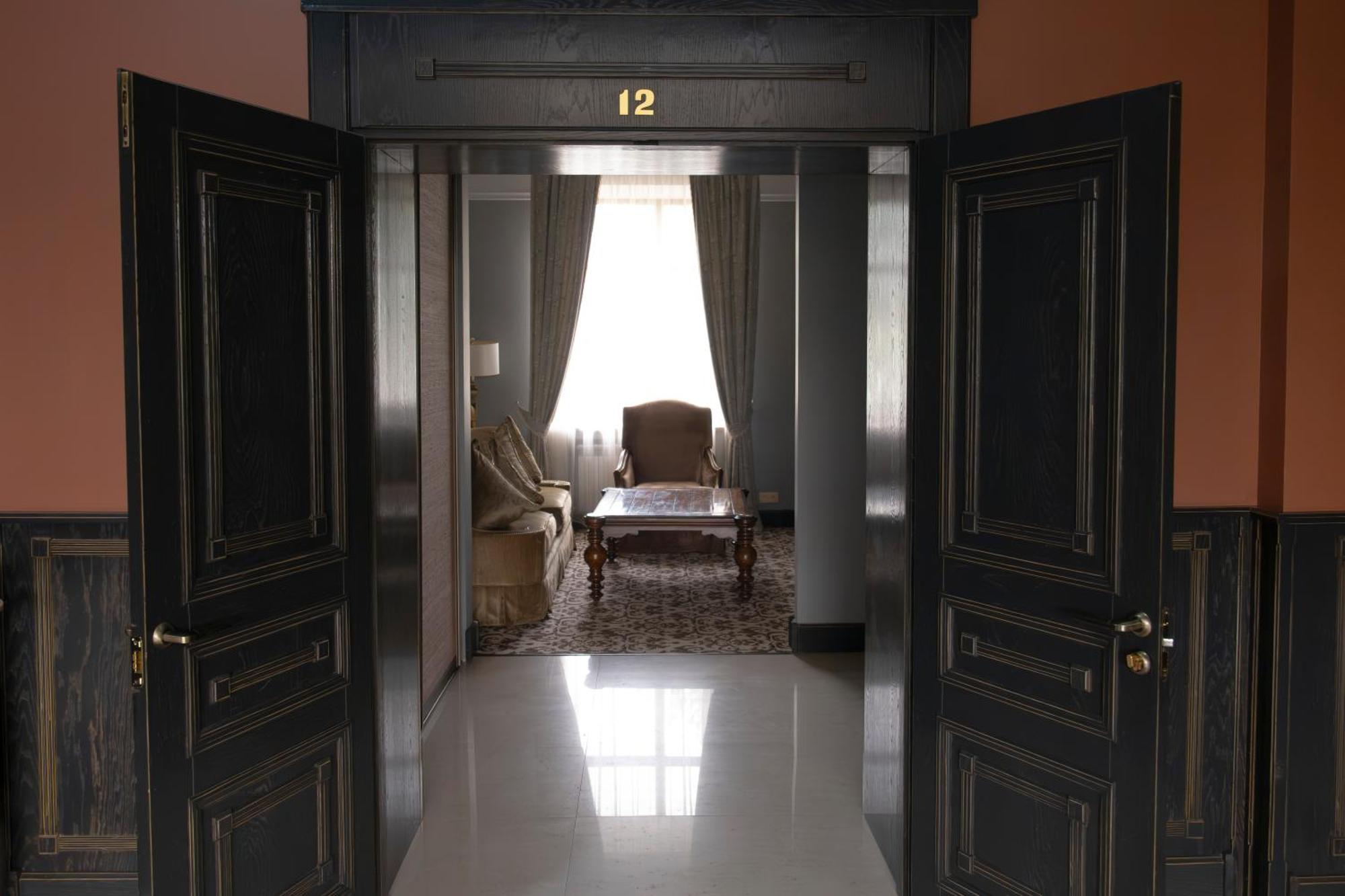 Plaza Hotel Köksjetau Exteriör bild