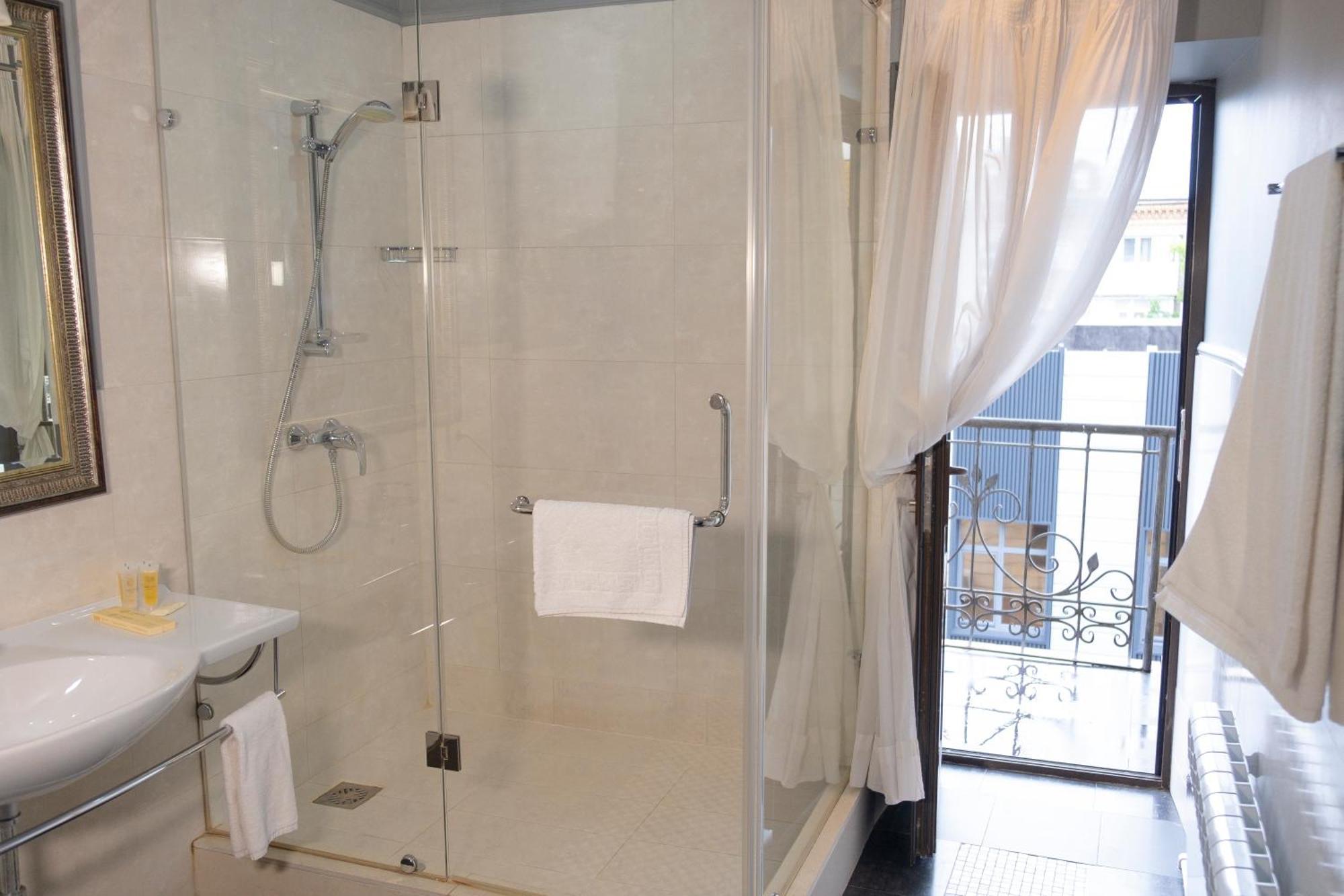 Plaza Hotel Köksjetau Exteriör bild