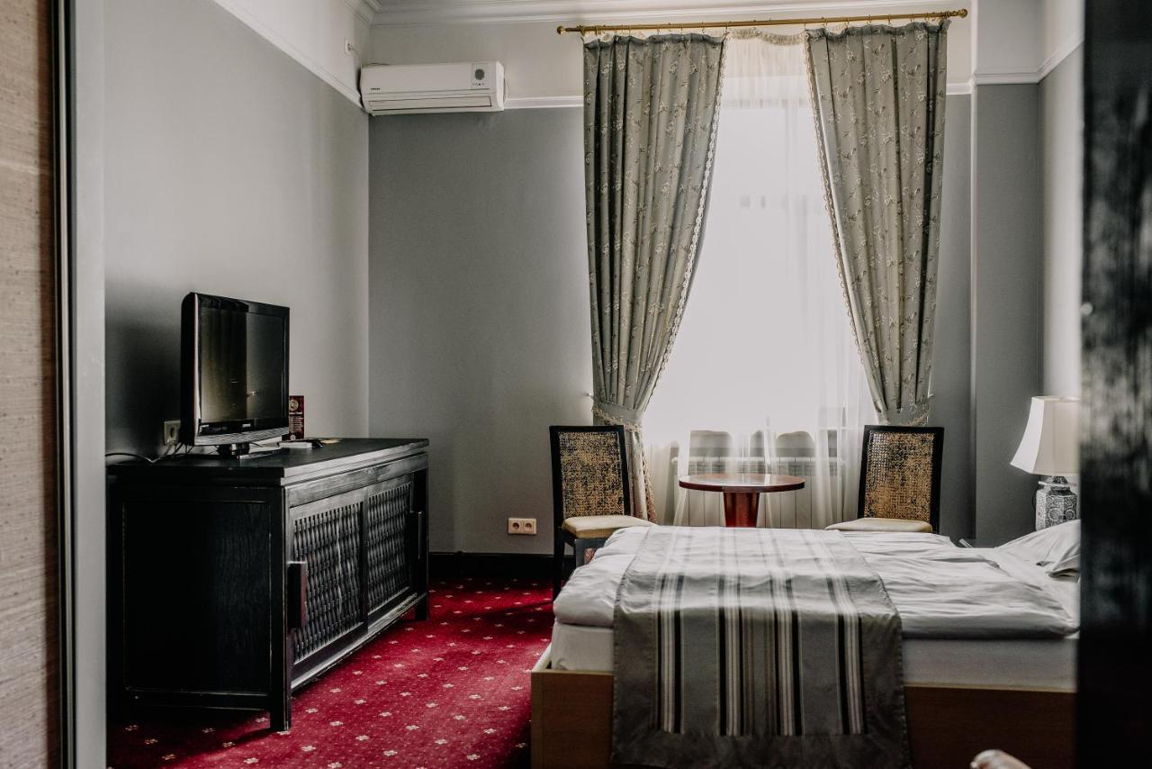 Plaza Hotel Köksjetau Exteriör bild